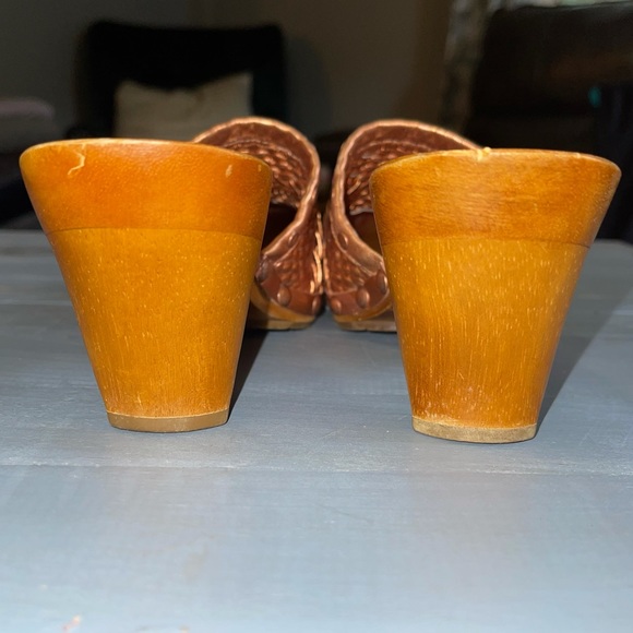 BRIDGET SHUSTER Leather Woven Metallic Wooden Studded 1960’s inspired Clogs - Picture 5 of 7